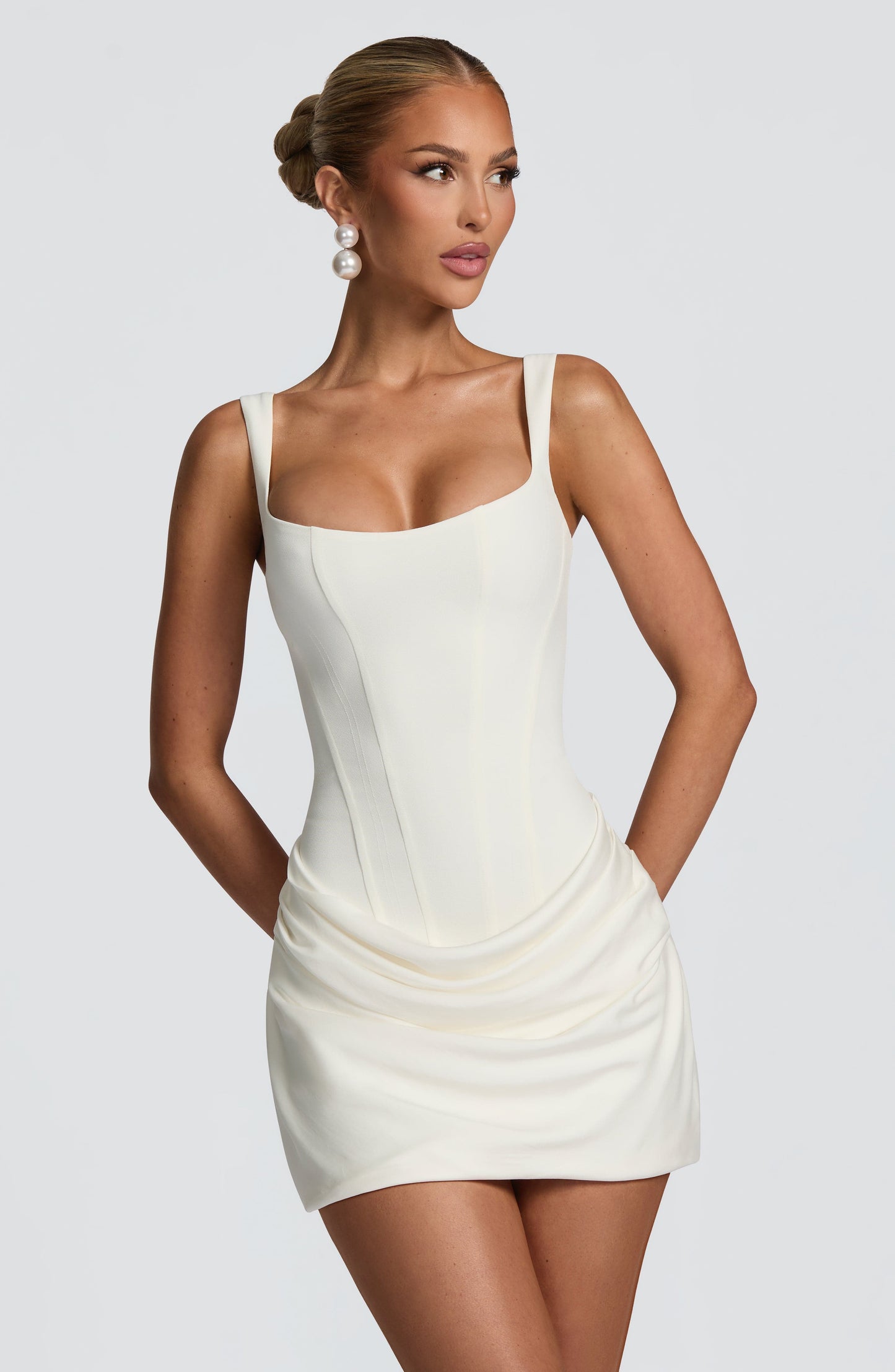 Allegra™ | Vestido mini con corset y falda